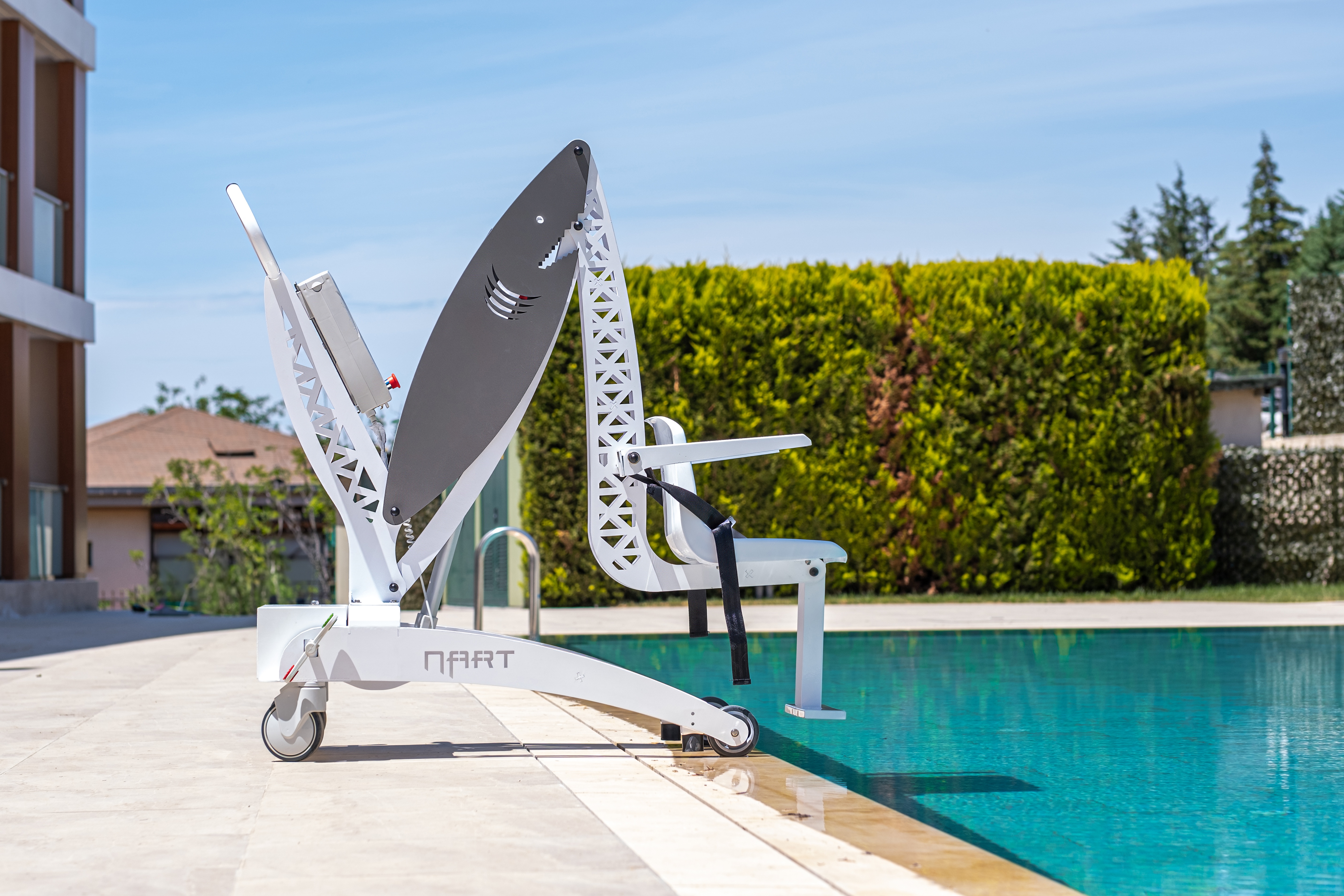 Мобільний підйомник для басейну Nart Shark Pool Lift