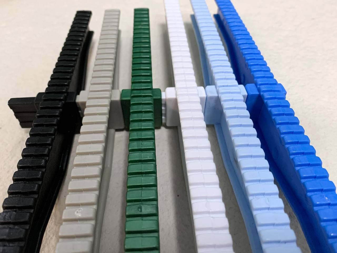 Переливна решітка кольорова 295 мм