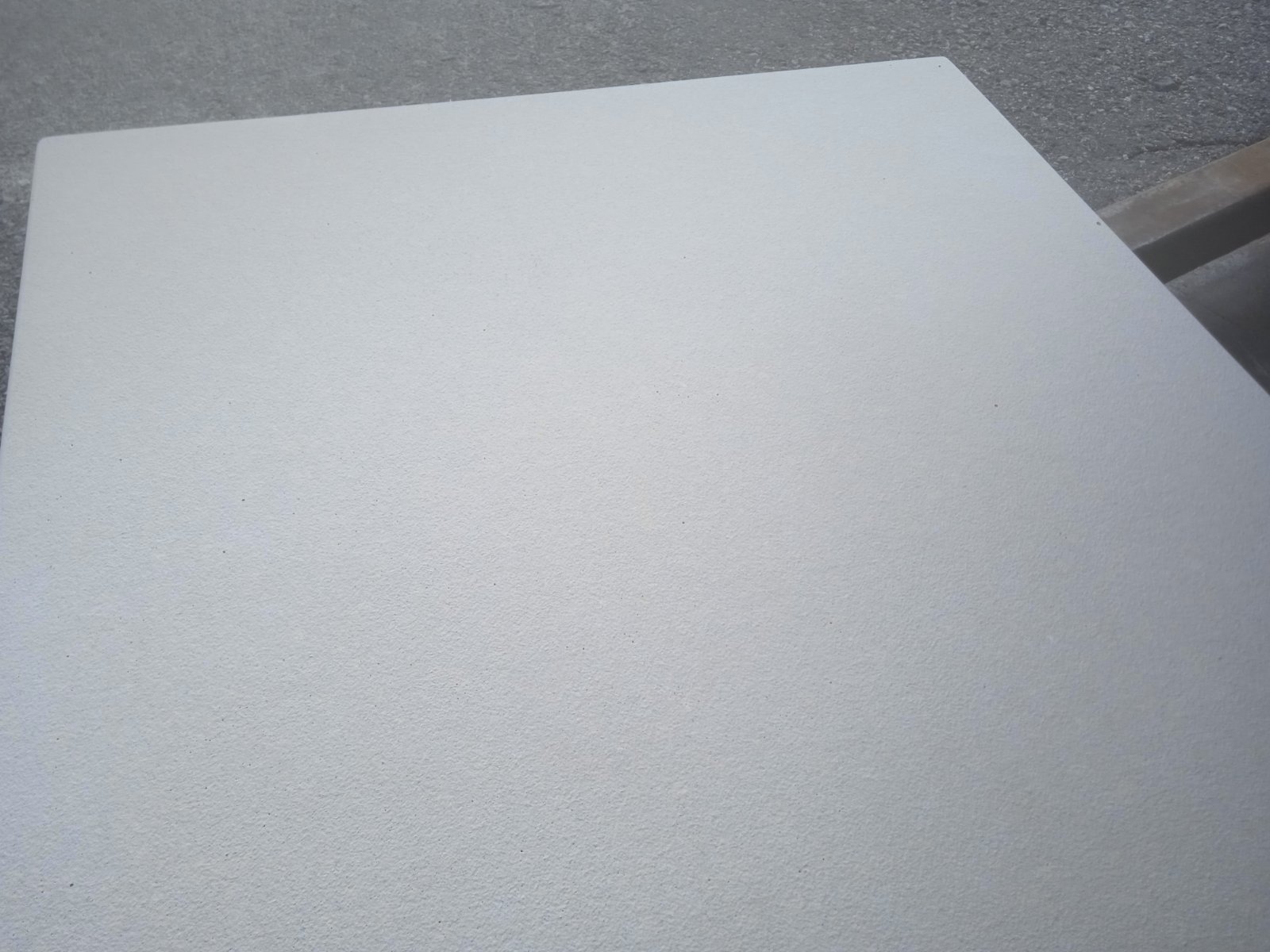 Камінь терасний Piana 50х50х2.4см, гама Rustique bullee, тон pierre nuancé, м2